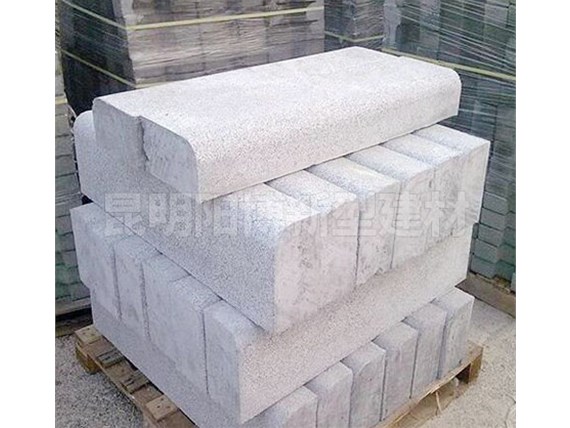 路沿石施工中如何保證平整度？昆明陽博水泥分享